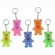  Plastik reflektörlü ayı anahtarlık GTİP 39269097 AB BTB görseli